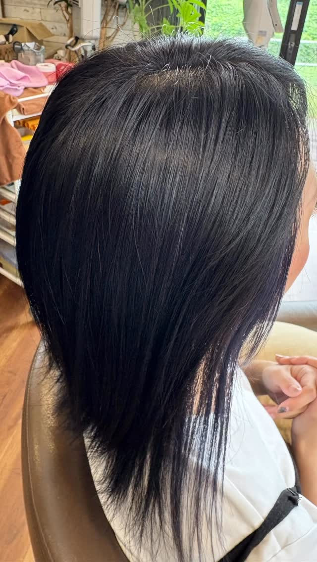 ワンポイントでイヤリングカラーをしてみませんか？秋カラーもオ