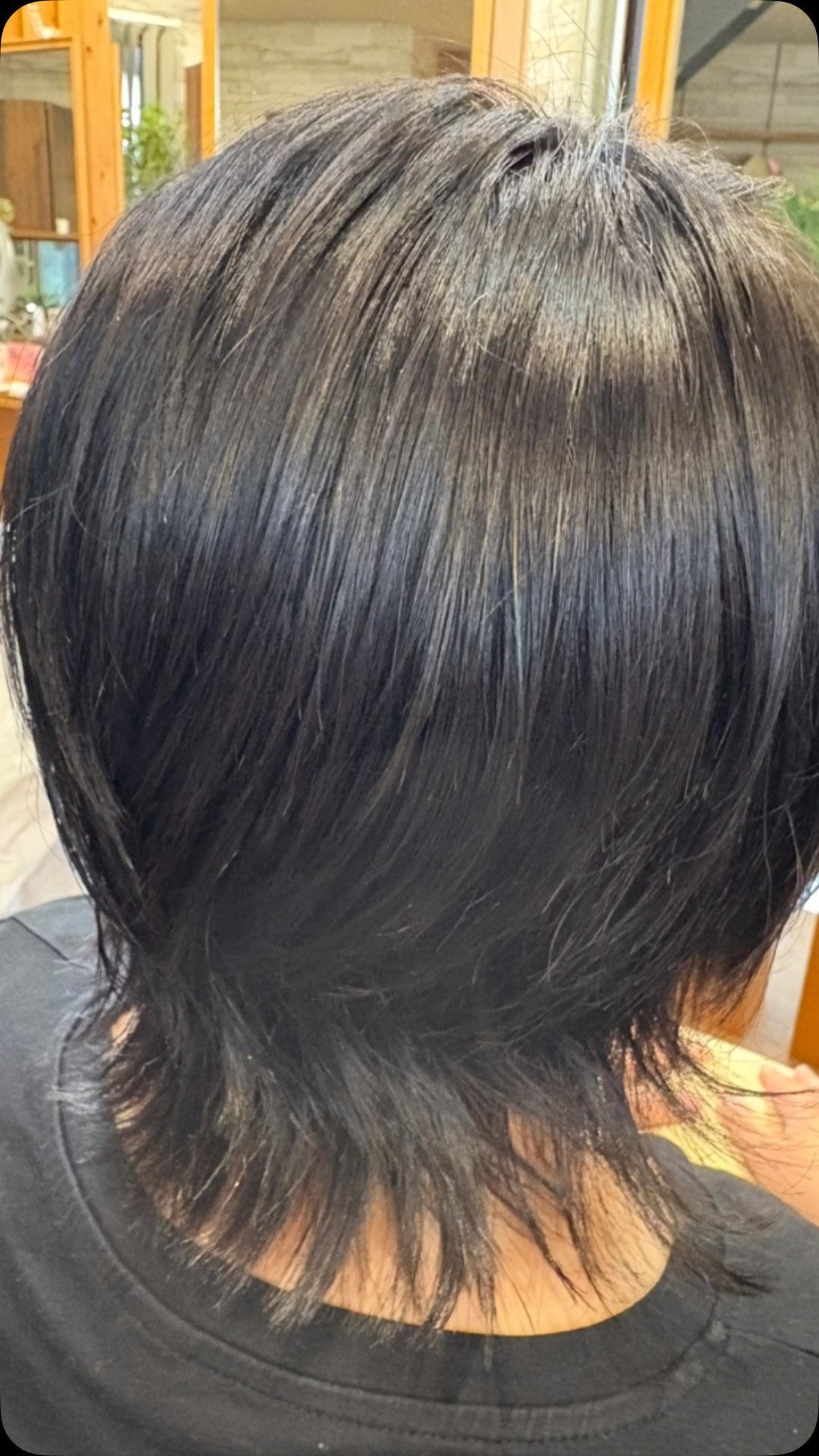 ウルフカットは、最近人気を集めているおしゃれなヘアスタイルで