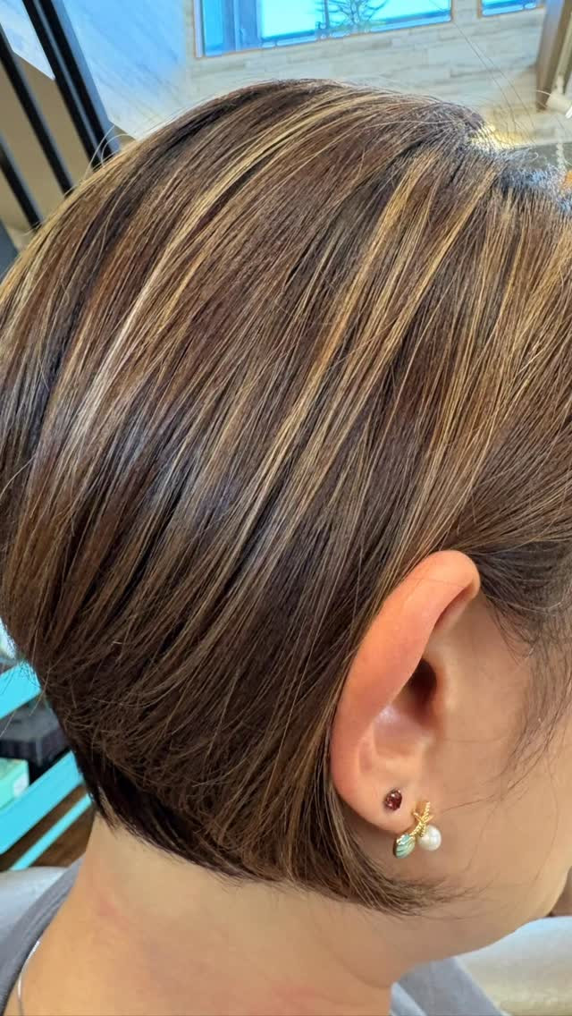 今日の常連のお客様はアシメントリーヘアスタイルにしました(*