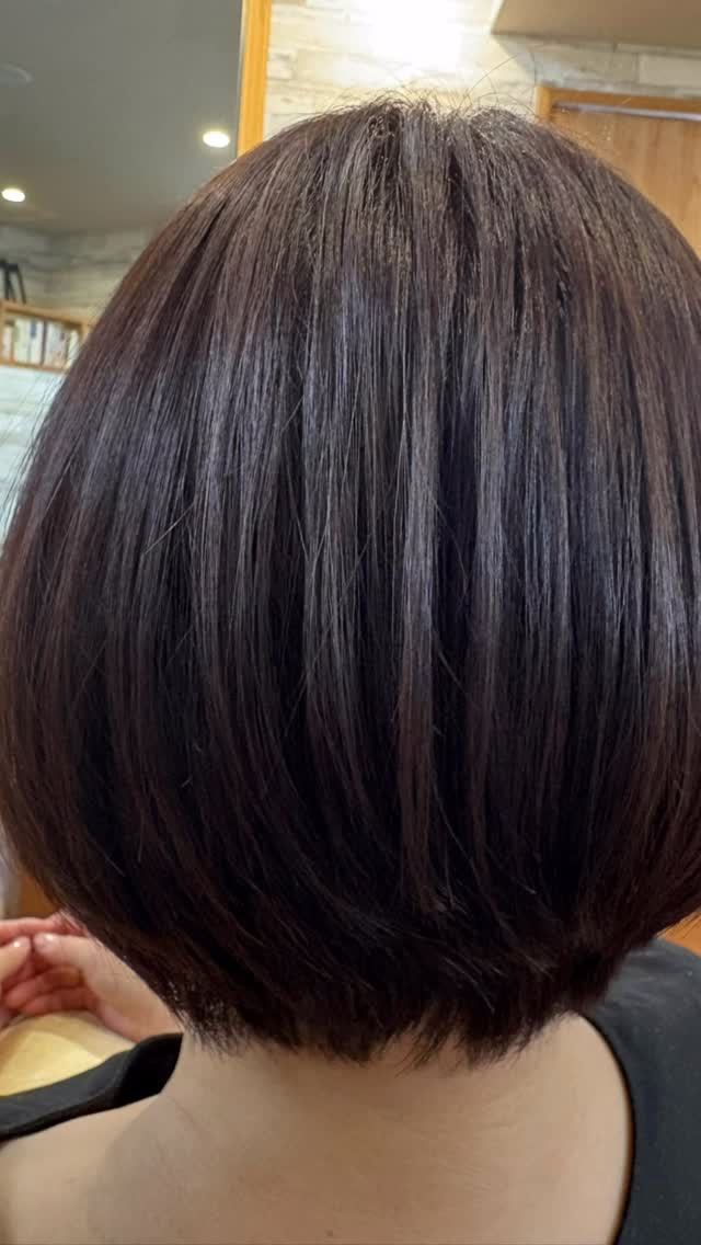 この秋、個性を引き立てるためのスタイリッシュなボブヘアで、ア