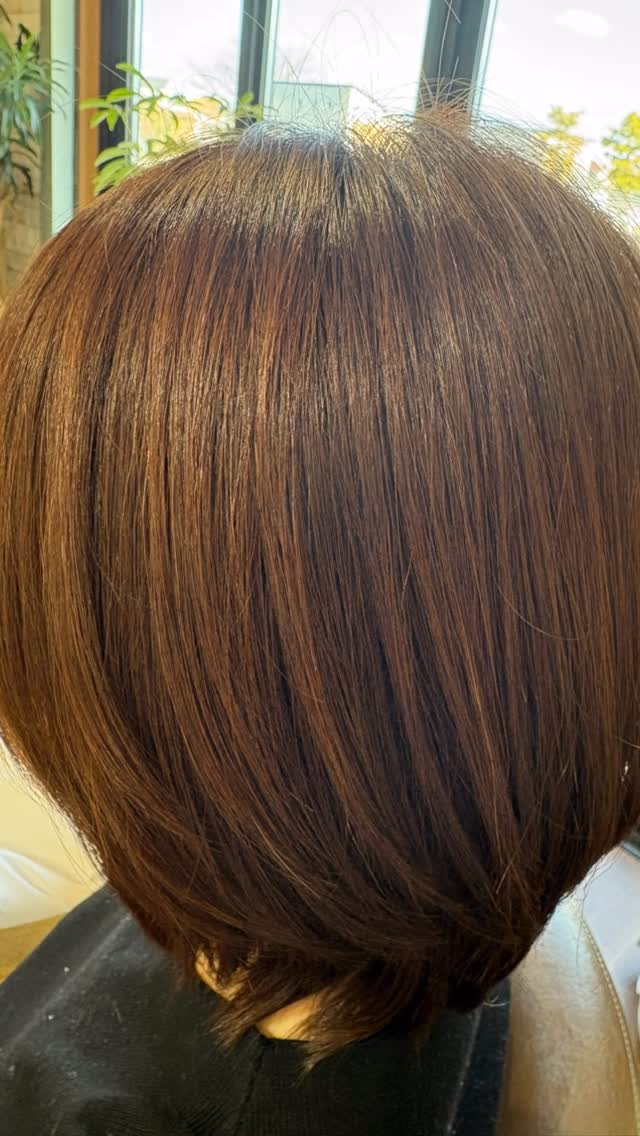 本日のヘアスタイルは、レイヤーヘアをご紹介！トップふんわり毛