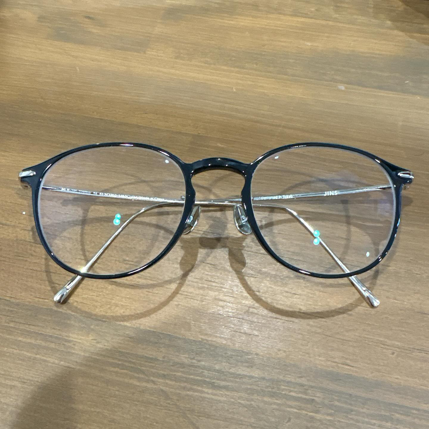 最近、新しいオシャレメガネを購入してウキウキしています！近眼