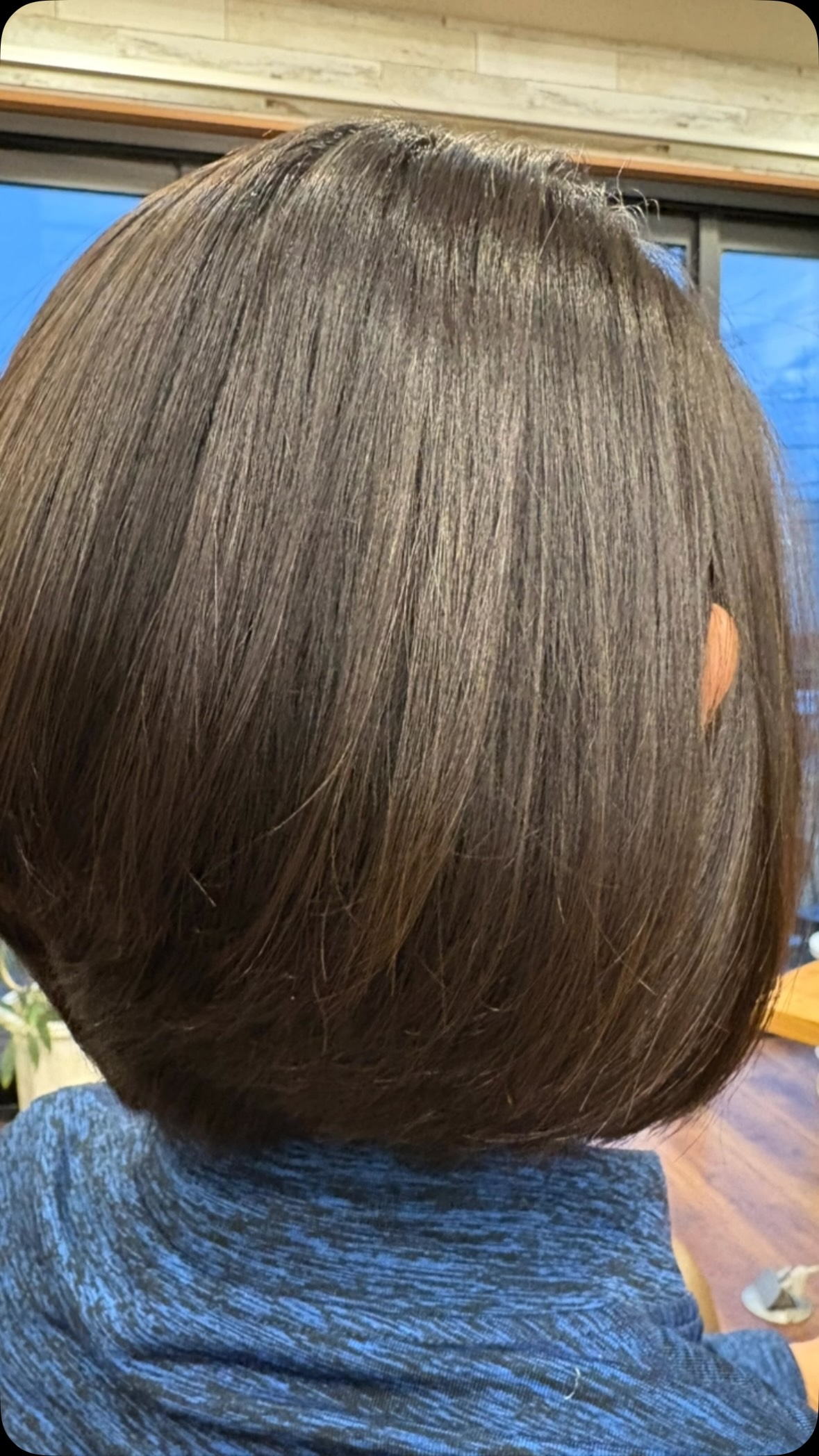 前下がりボブヘアで小顔効果があるヘアスタイルにしてみませんか