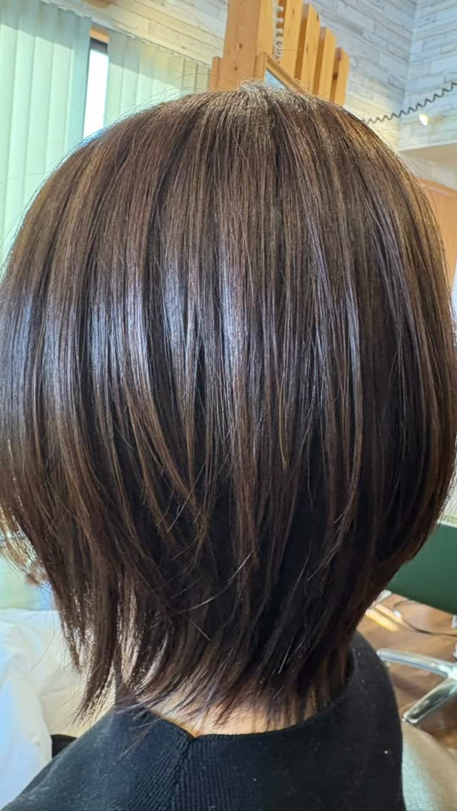 ミディアムレイヤーヘアからレイヤーボブヘアに変身！こちらのお